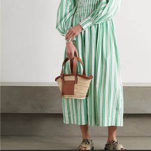 The striking design showcases an all-over Kelly green striped design.100%cottom